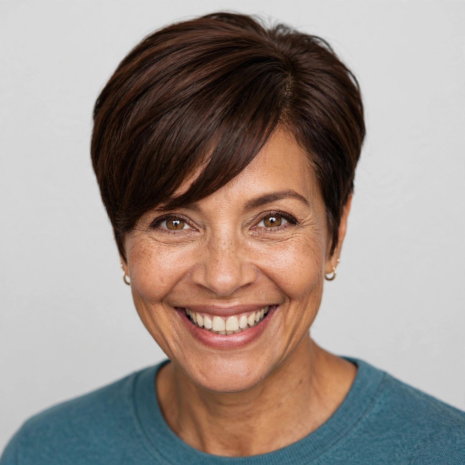 Trending Short Hairstyles for Older Women in 2026:Short & Sensational.